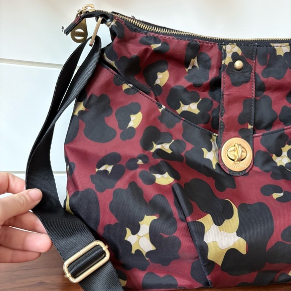 Baggallini Helsinki Scarlett Crossbody Bag Purse Camo Animal Print Nylon Gold - Picture 3 of 13
